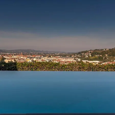 Alba Centro Con Piscina La Collina In Citta *