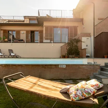 Alba Centro Con Piscina La Collina In Citta Alba (Piedmont)